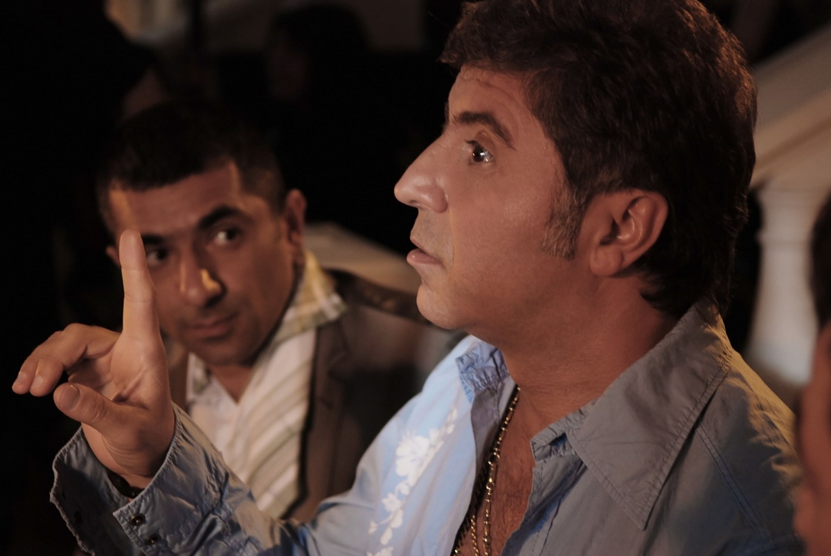 Кадры из Поцелуй сквозь стену (2011)