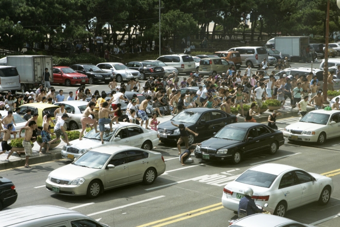 Кадры из 2012: Цунами (2009)