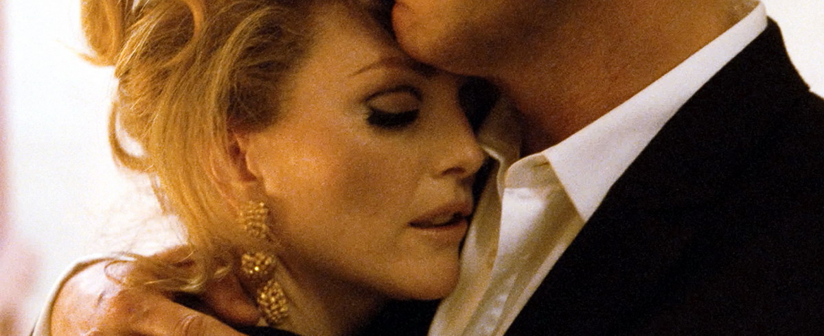 Кадры из Холостяк / Одинокий мужчина (2009)