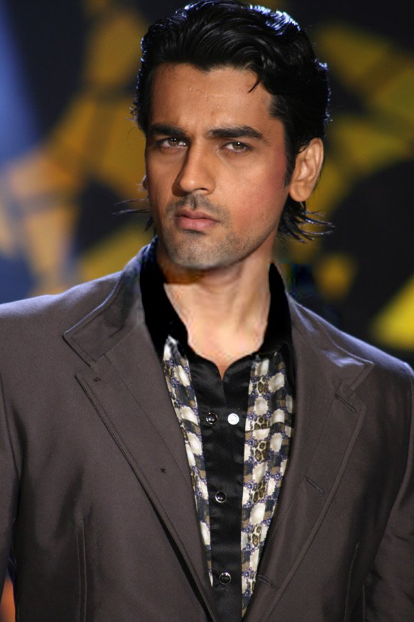 В плену у моды (2008)