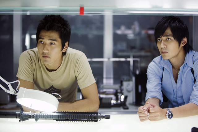 Кадры из Чёрный и белый (2009)