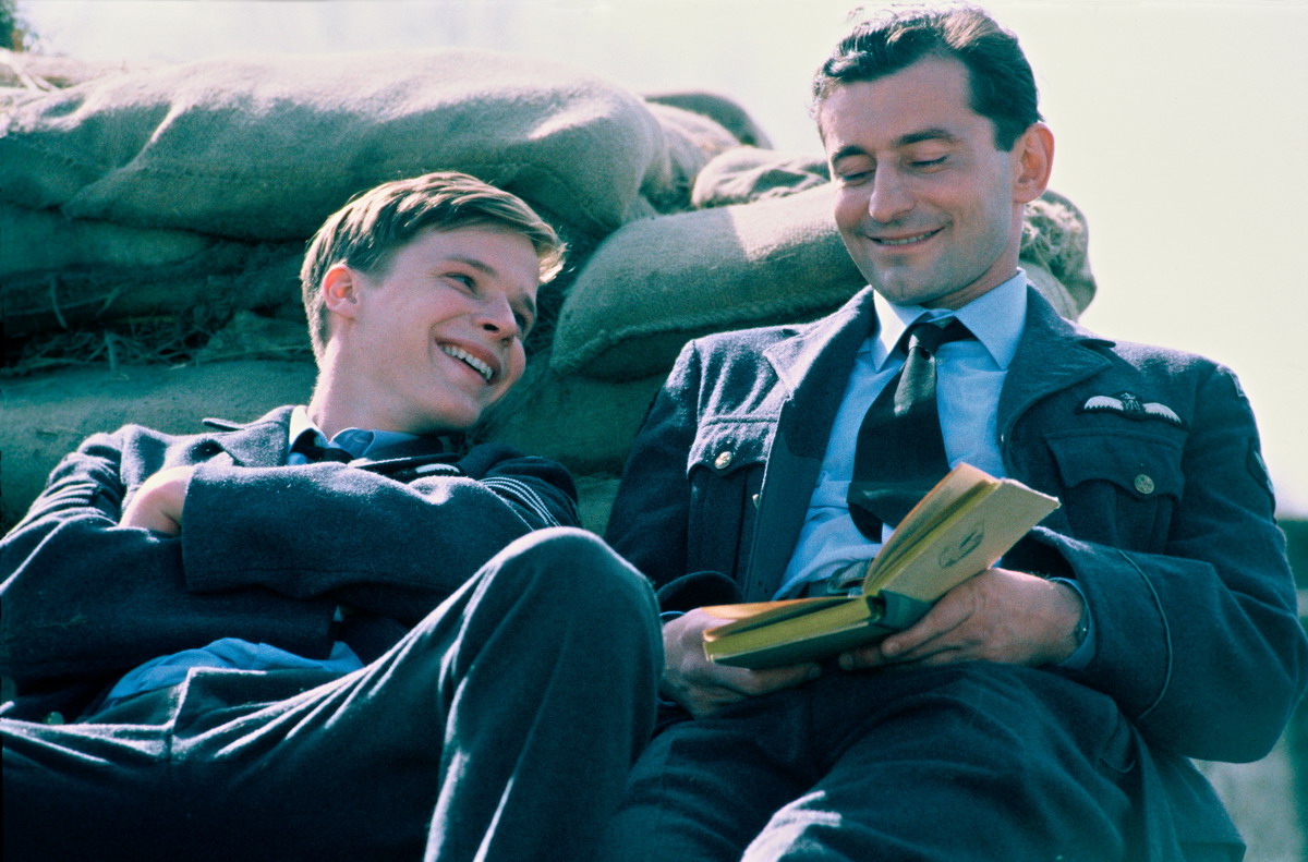 Кадры из Зияющая синева (2001)