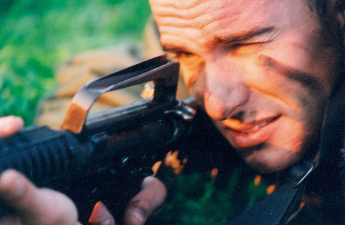 Кадры из Йосси и Джаггер (2002)