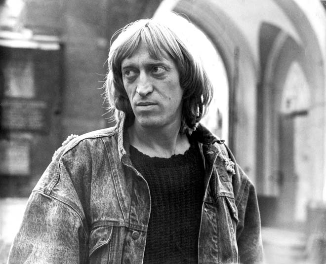 Кадры из Смиренное кладбище (1989)