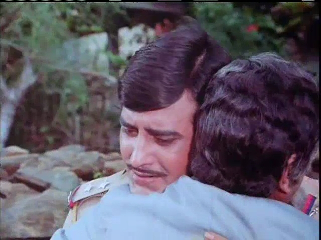 Кадры из Амар, Акбар, Антони (1977)