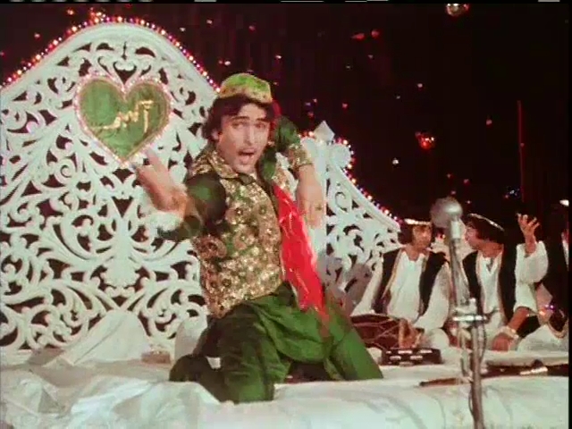 Кадры из Амар, Акбар, Антони (1977)