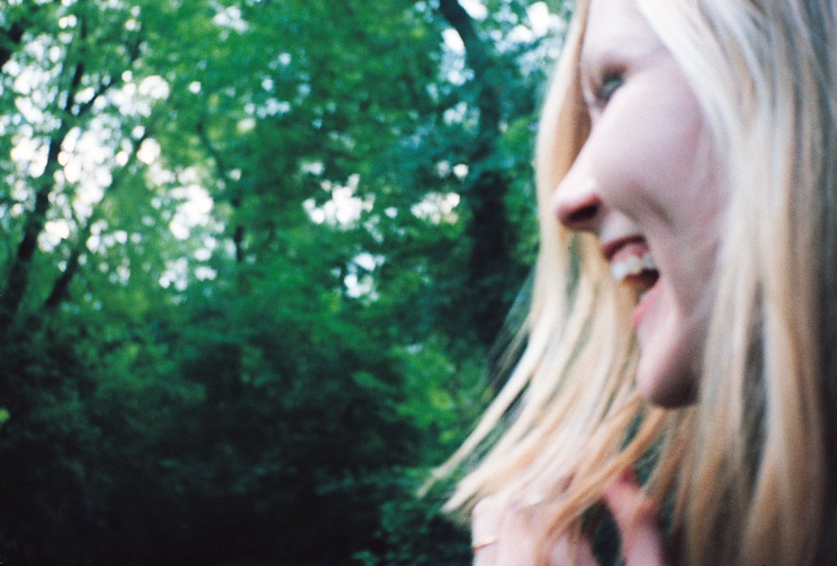 Кадры из Девственницы-самоубийцы (1999)