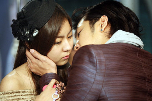 Кадры из Ты прекрасен! (2009)