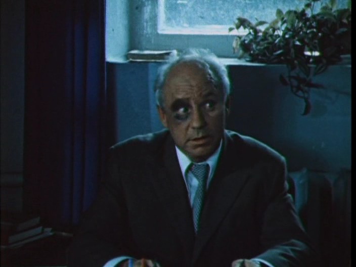 Кадры из Уходя — уходи (1980)