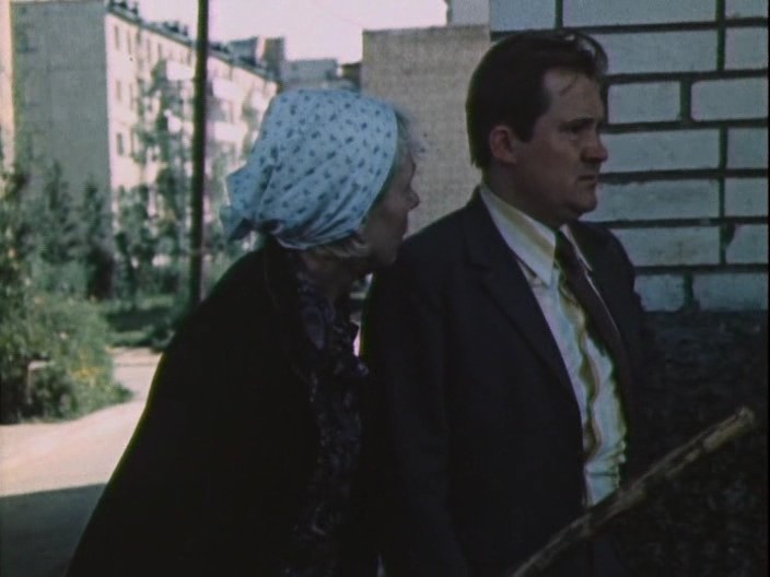 Кадры из Уходя — уходи (1980)