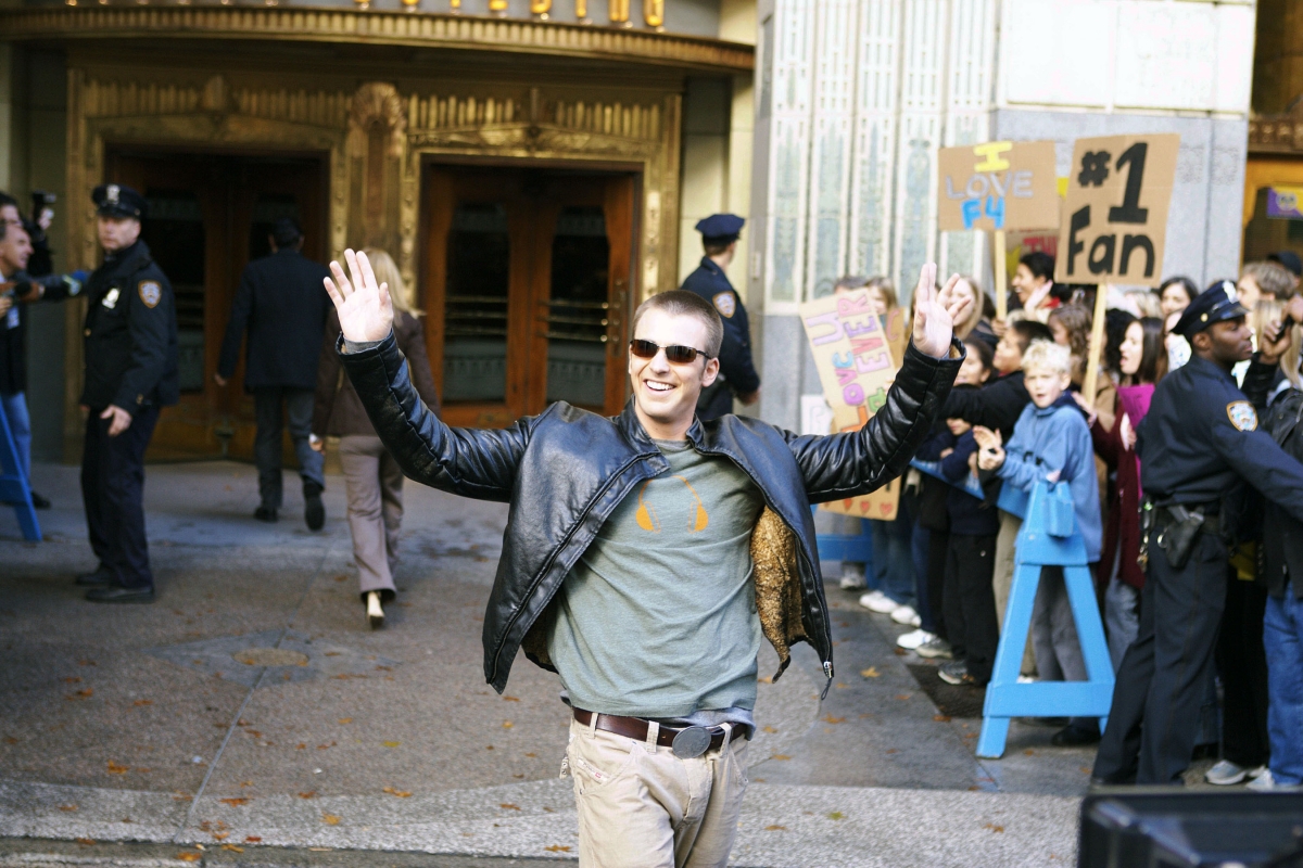 Кадры из Фантастическая четверка (2005)