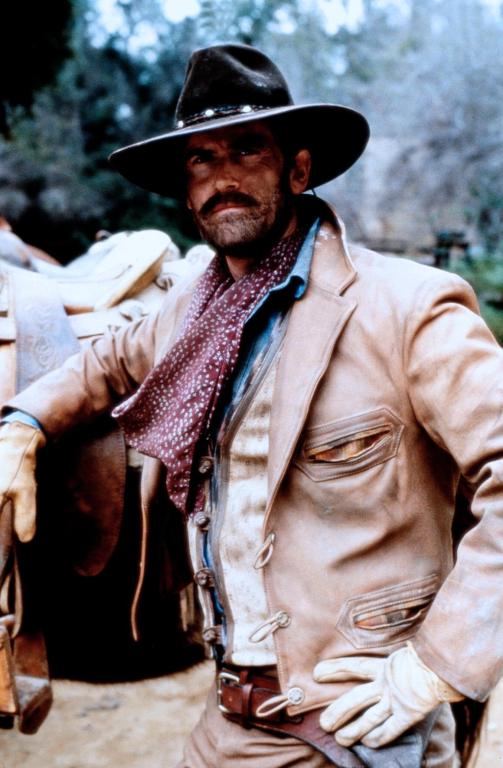 Кадры из Приключения Бриско Каунти-младшего (1993)