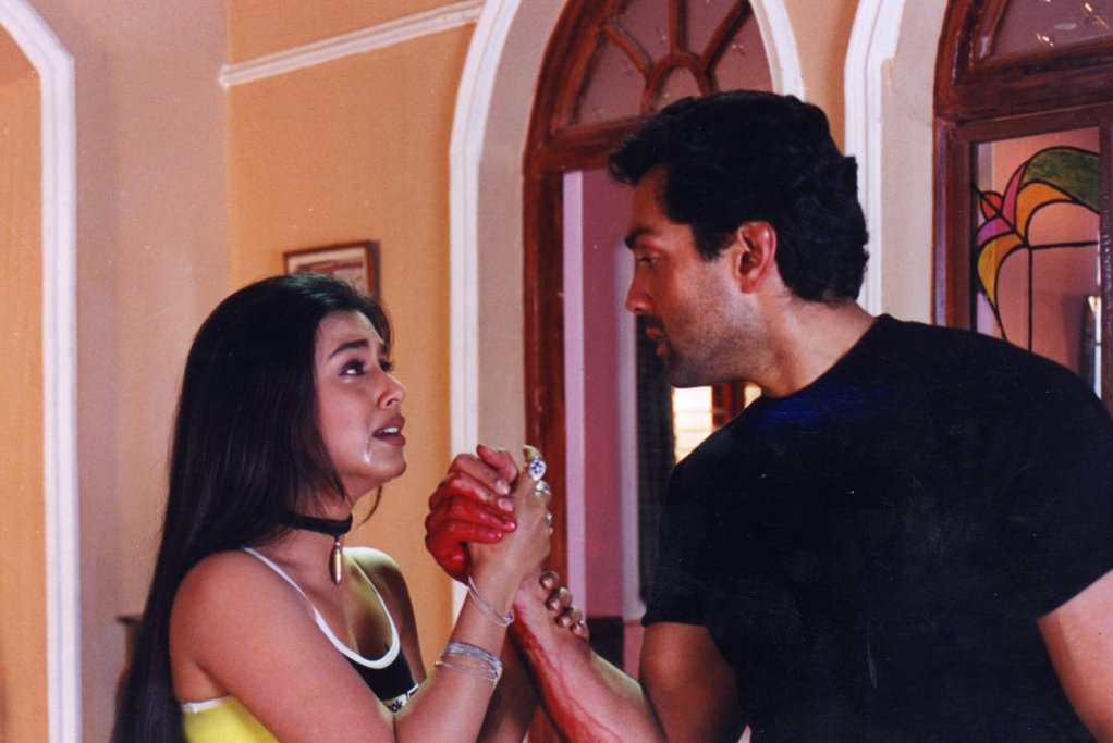 Кадры из Скорпион (2000)