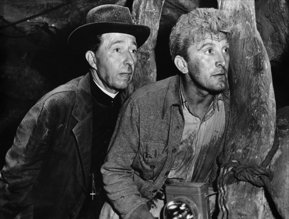 Кадры из Туз в рукаве (1951)