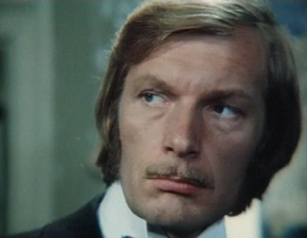 Кадры из Время-не-ждет (1976)