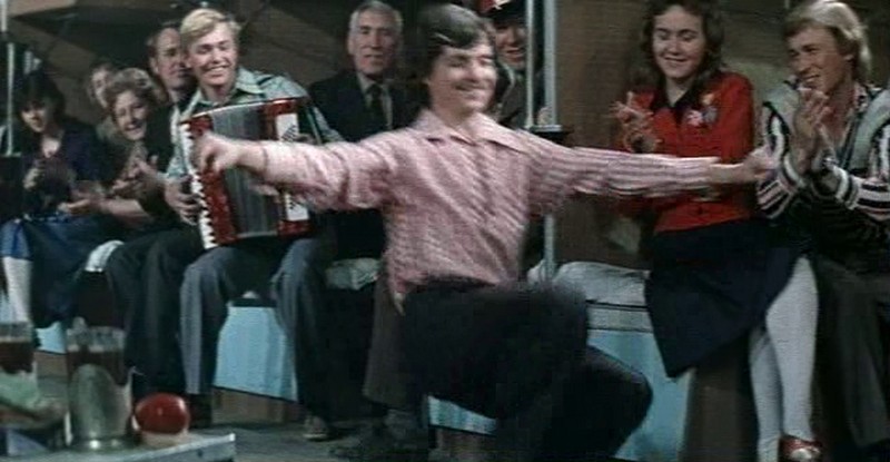 Не плачь, девчонка (1976)