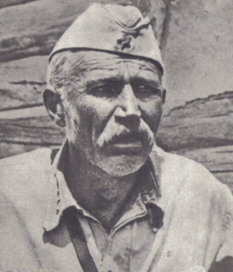 Кадры из Фронт без флангов (1975)