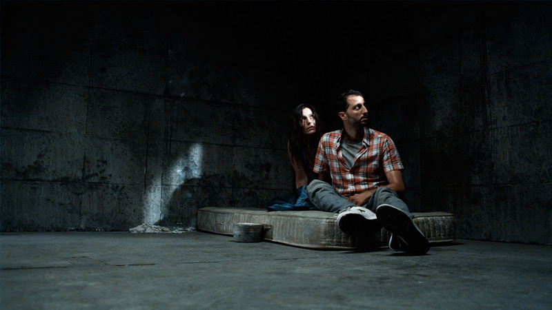 Кадры из В клетке (2010)