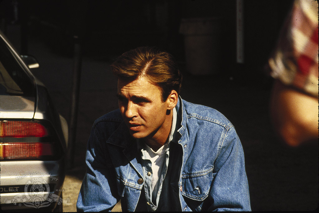 Кадры из Кровные узы (1989)