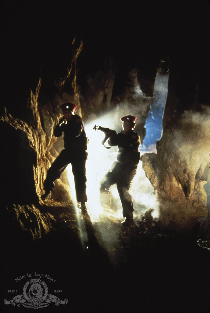 Кадры из За линией огня (1997)