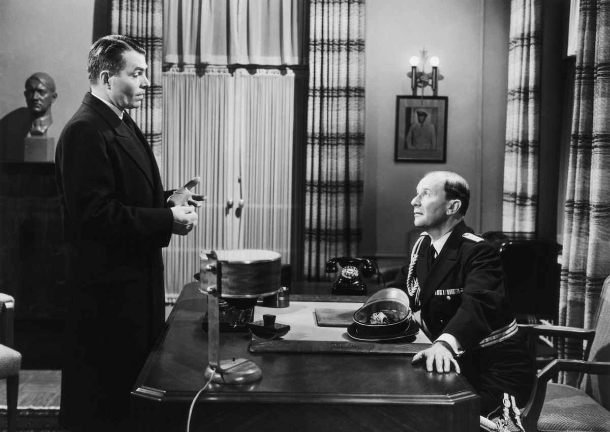 Кадры из Пять пальцев (1952)