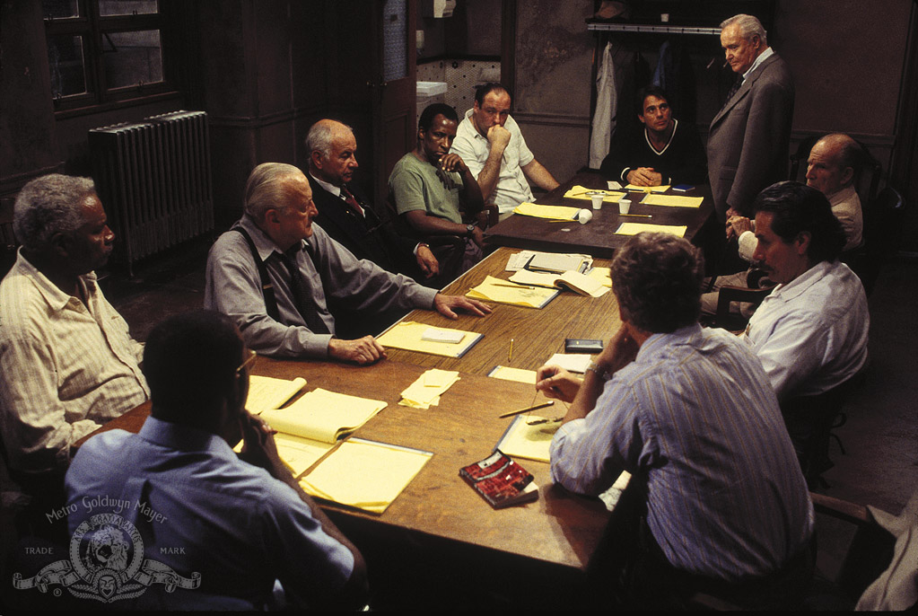 Кадры из 12 разгневанных мужчин (1997)