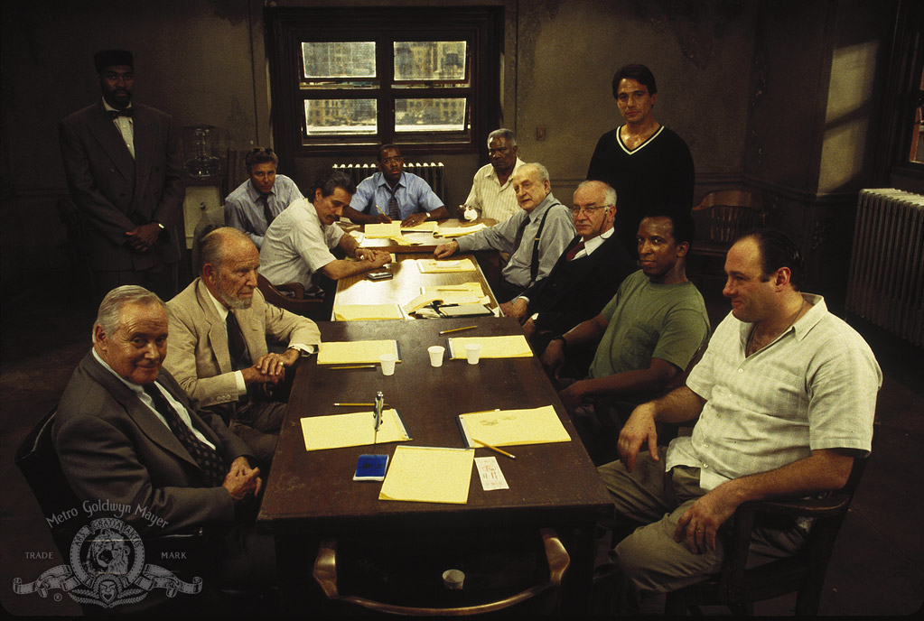 Кадры из 12 разгневанных мужчин (1997)