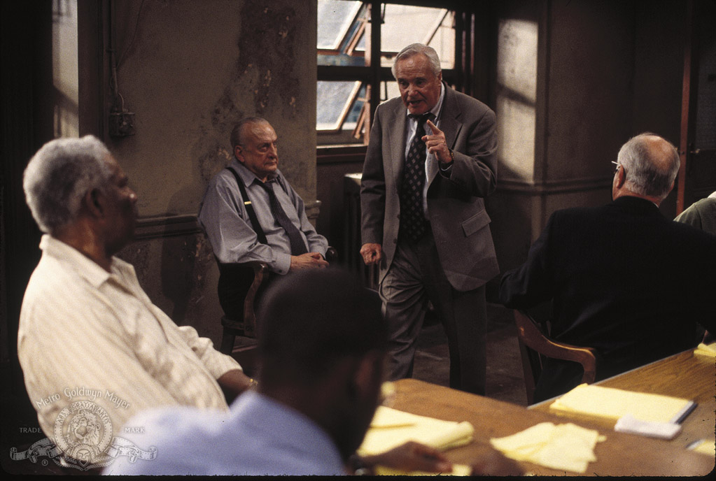 Кадры из 12 разгневанных мужчин (1997)