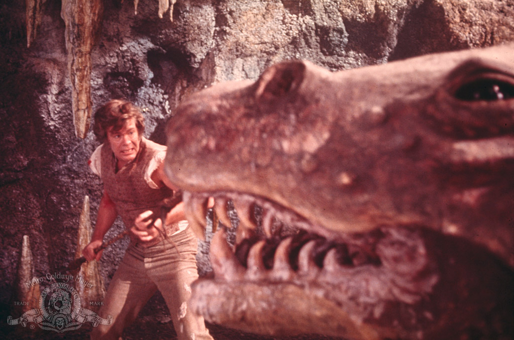 Кадры из Путешествие к центру Земли (1977)