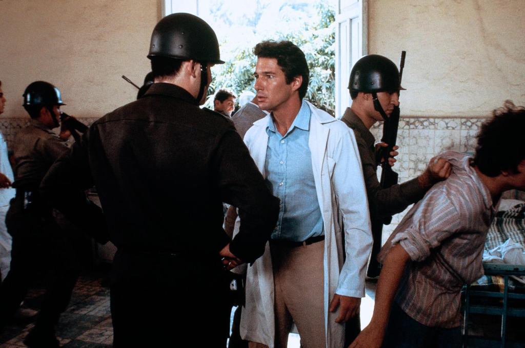 Кадры из Почетный консул (1983)