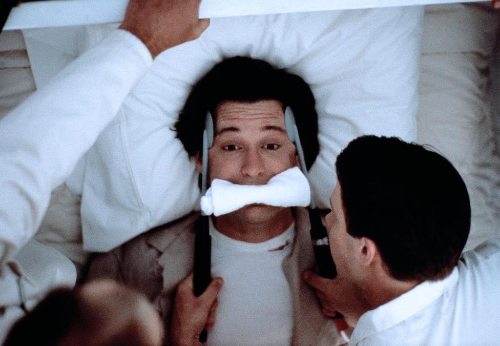 Кадры из Мертвый мозг (1990)