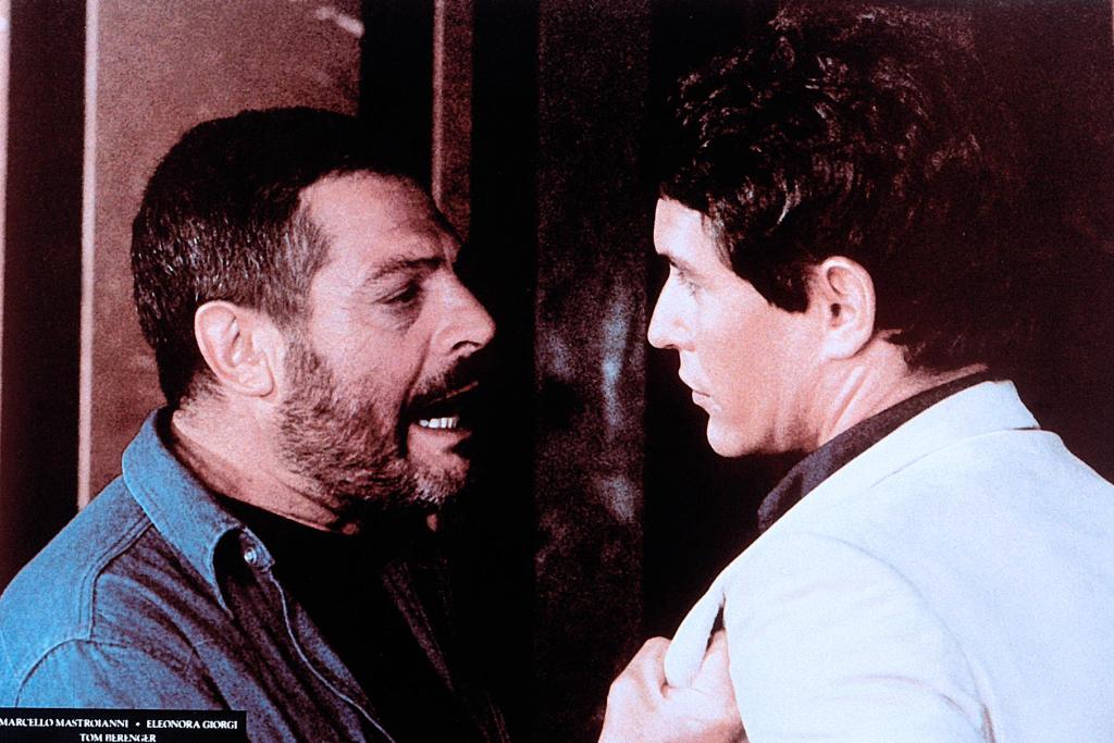 По ту сторону двери (1982)