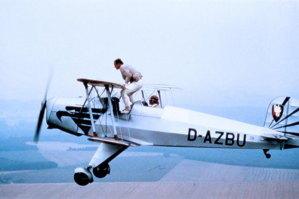 Кадры из Чудовище (1977)