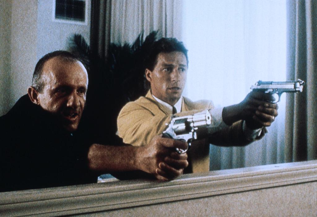 Кадры из Последний оставшийся в живых (1996)