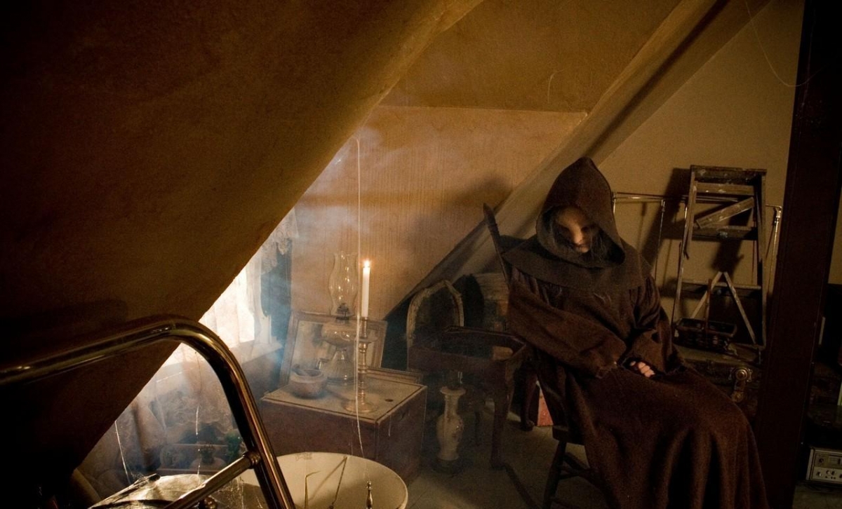 Кадры из Дом дьявола (2009)