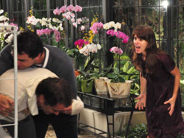 Кадры из Страсть (2010)