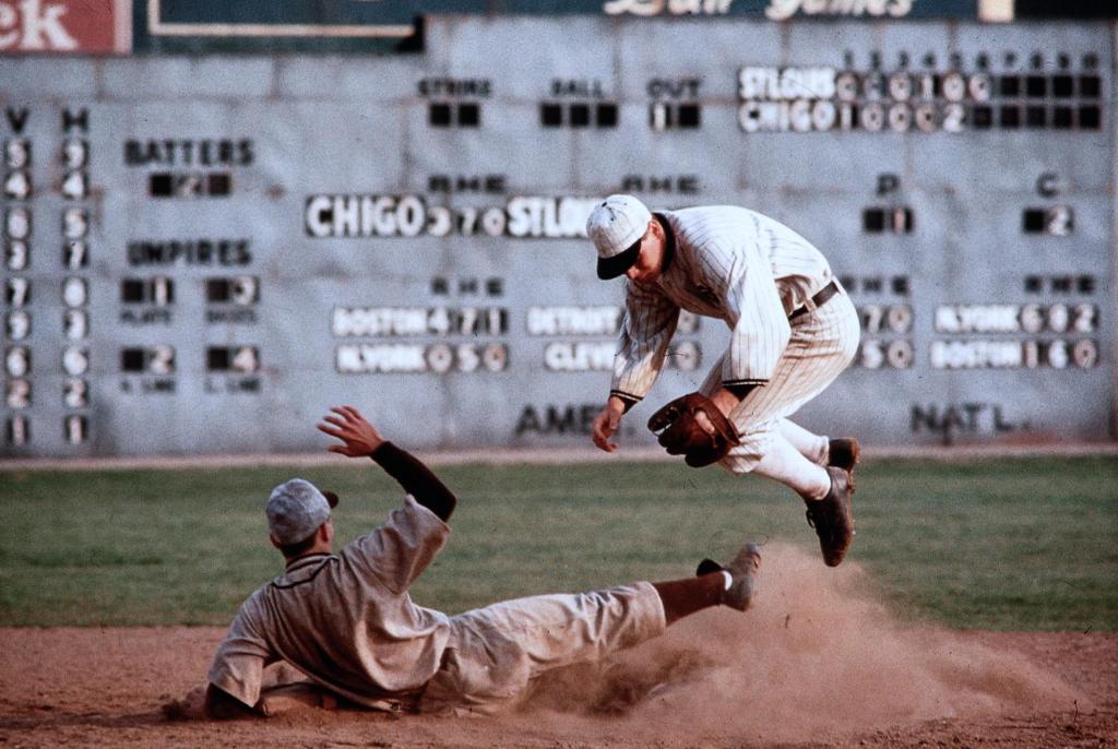 Кадры из Восемь выходят из игры (1988)