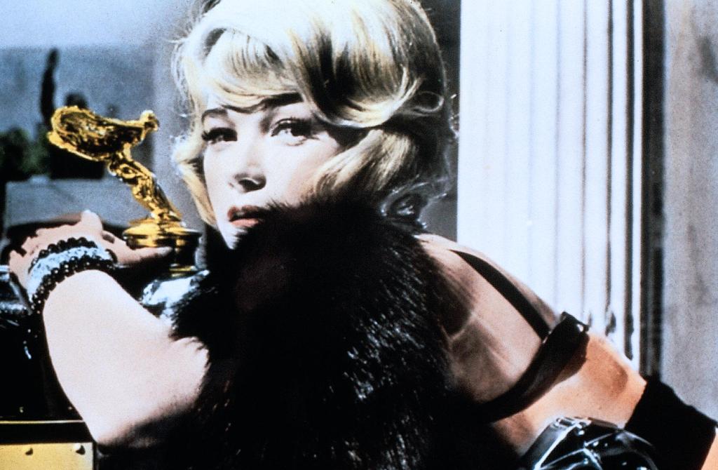 Кадры из Желтый роллс-ройс (1964)