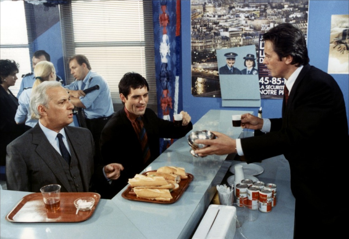 Кадры из Не будите спящего полицейского (1988)