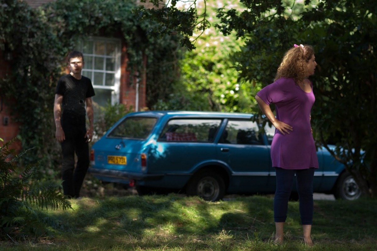 Кадры из Дом на окраине (2011)