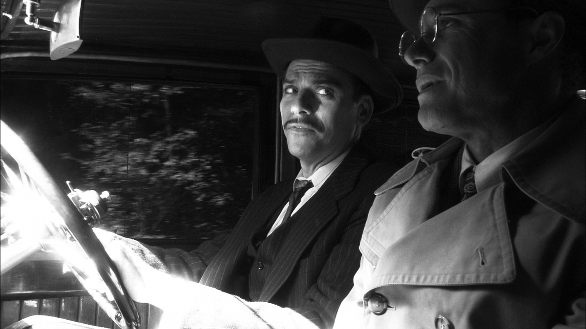 Кадры из Шепчущий во тьме (2011)