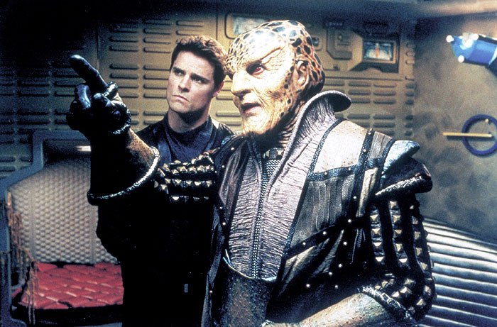 Кадры из Вавилон 5: Легенда о Рейнджерах: Жить и умереть в сиянии звезд (2002)