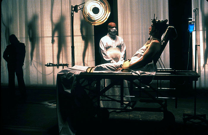 Кадры из Куб Зеро (2004)