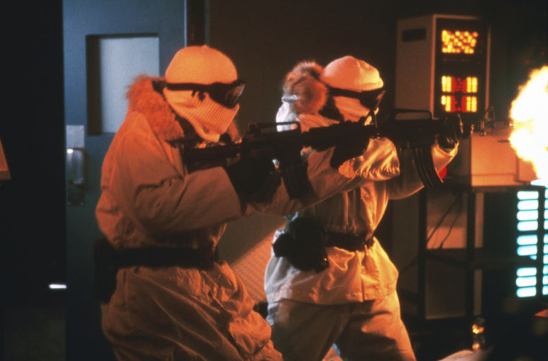 Кадры из Ниже нуля (2005)