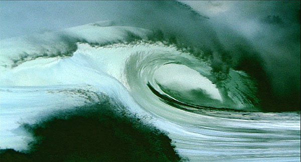 Кадры из Накойкаци. Жизнь как война (2002)