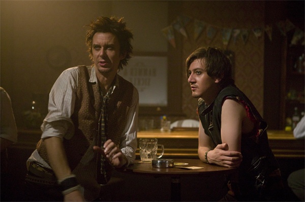 Кадры из Оживший (2010)