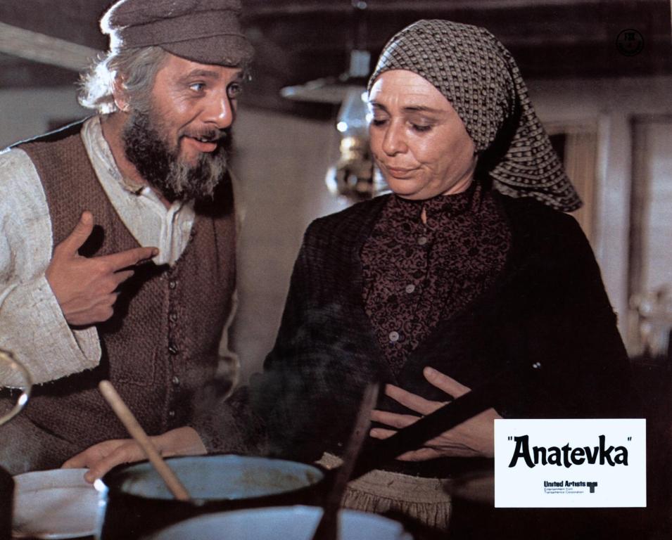 Кадры из Скрипач на крыше (1971)