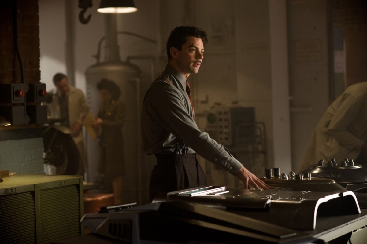 Кадры из Первый мститель (2011)