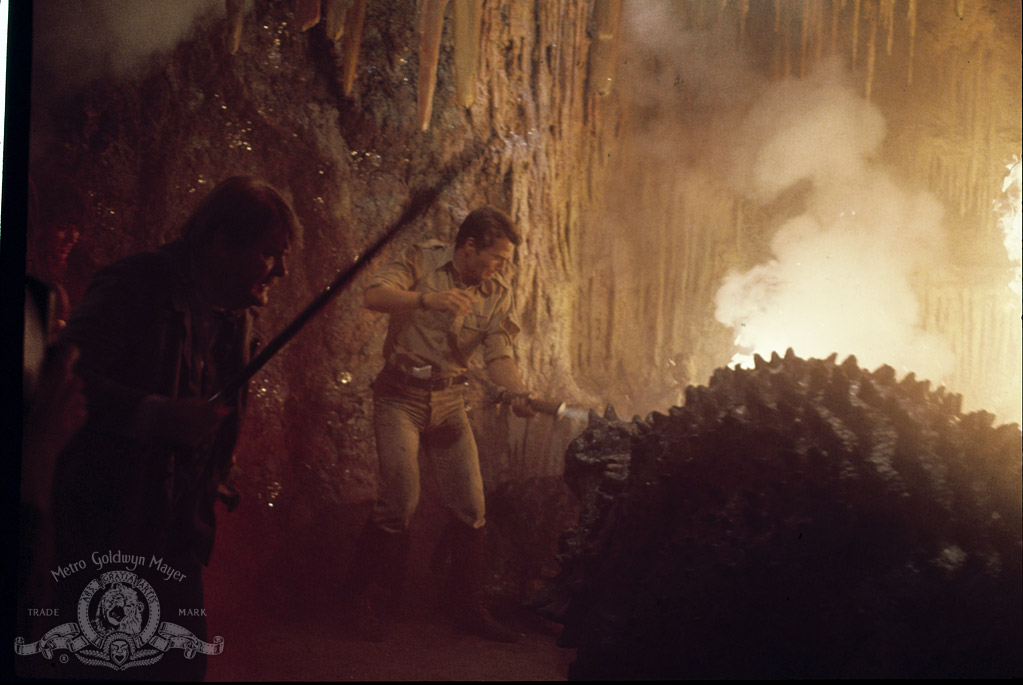 Кадры из Люди из забытого времени (1977)