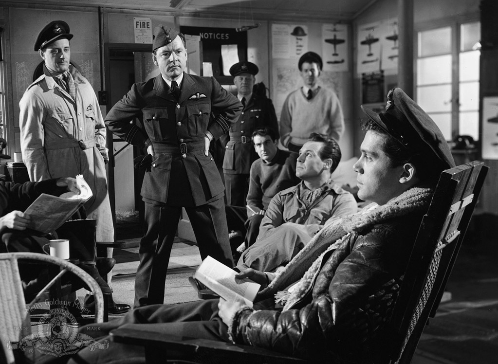 Кадры из Достичь небес (1956)